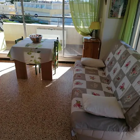 Agreable Direct Et Commerces Apartman *